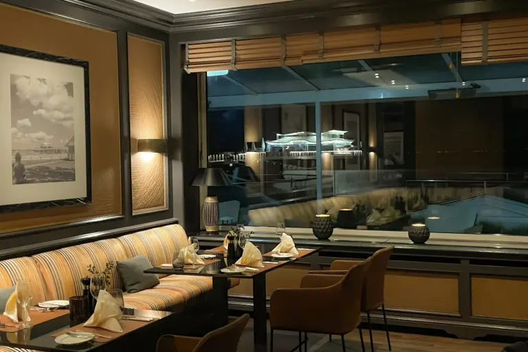 Restaurant &